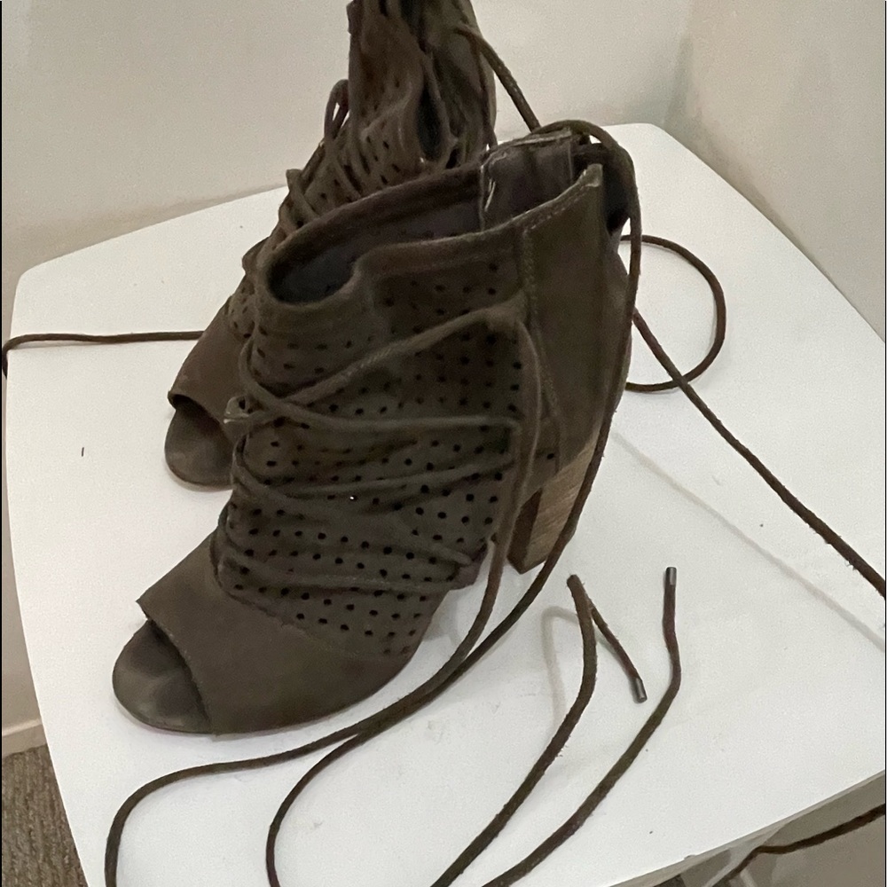 Very Volatile LA OPEN TOE GENUINE Suede BOOTS size 8.5